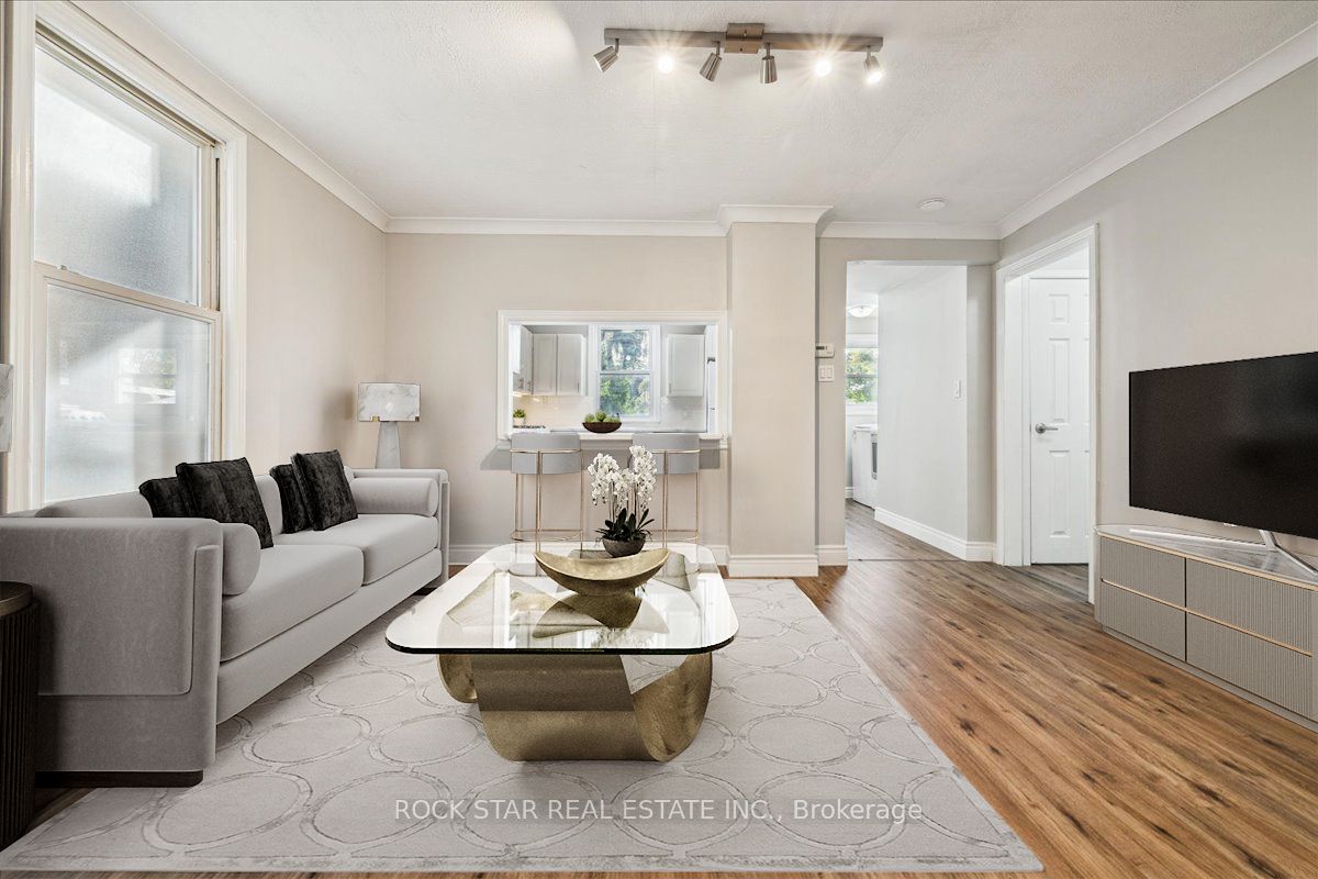 223 Weir Street N Property Photo 13
