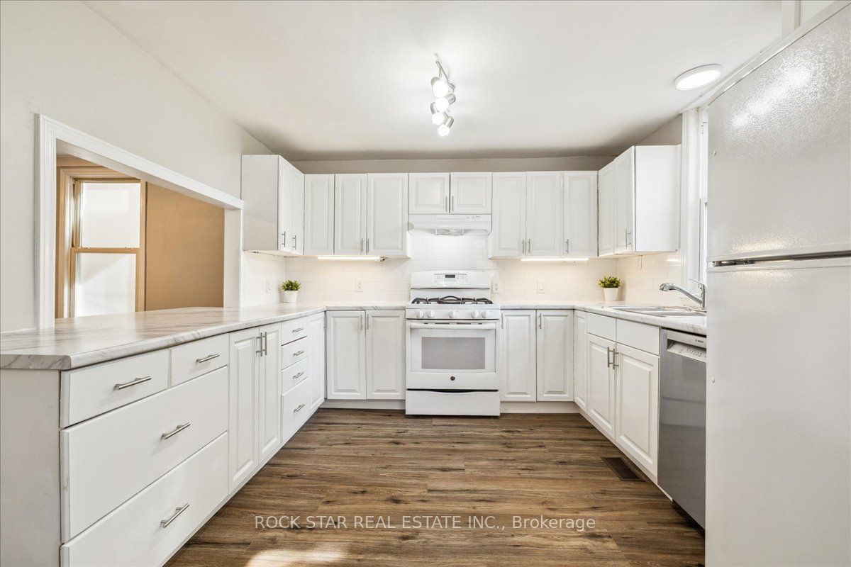 223 Weir Street N Property Photo 19