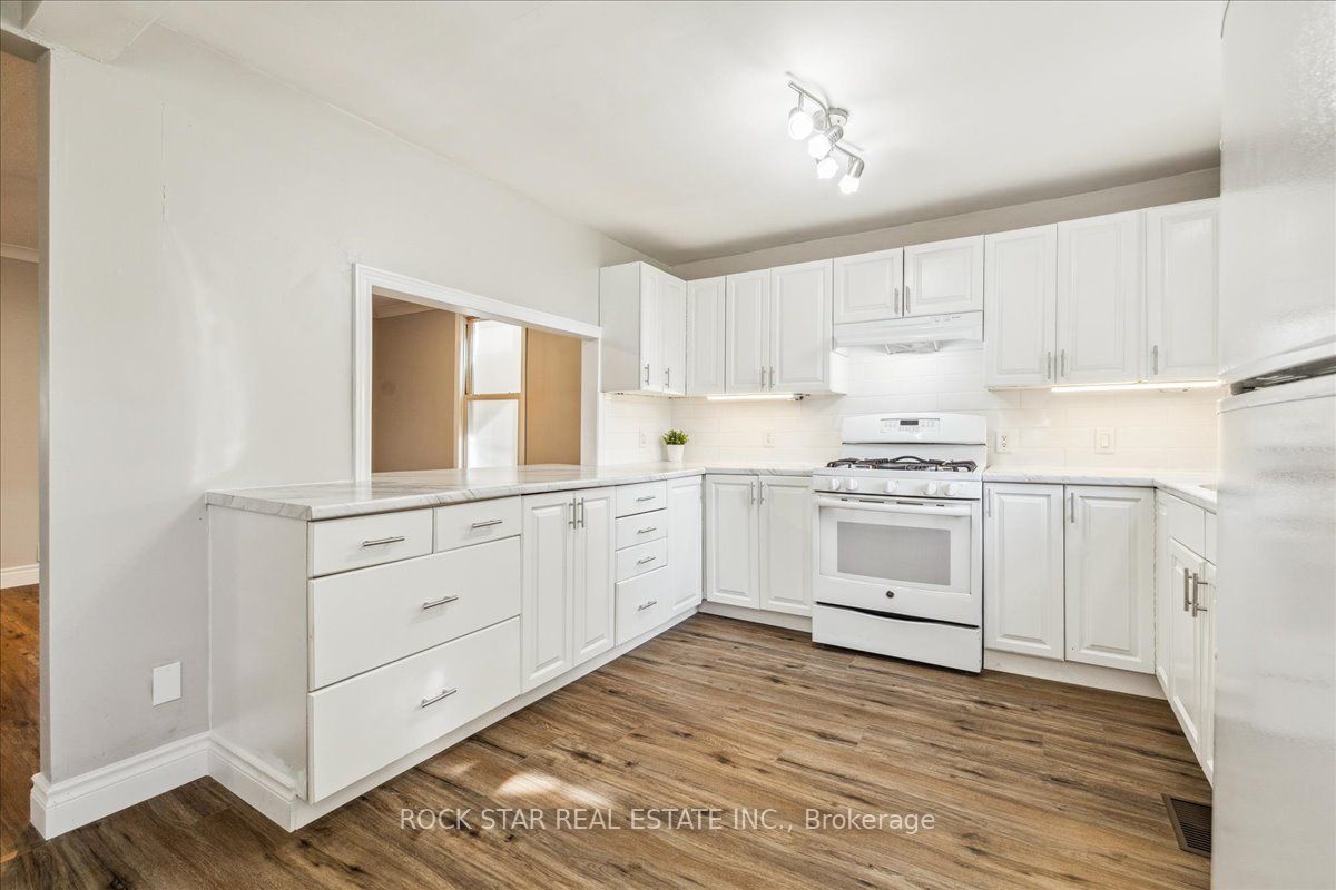 223 Weir Street N Property Photo 20