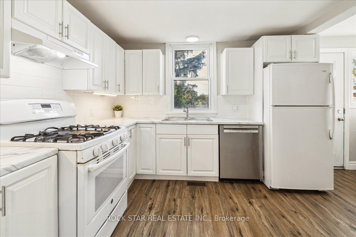 223 Weir Street N Property Photo 21