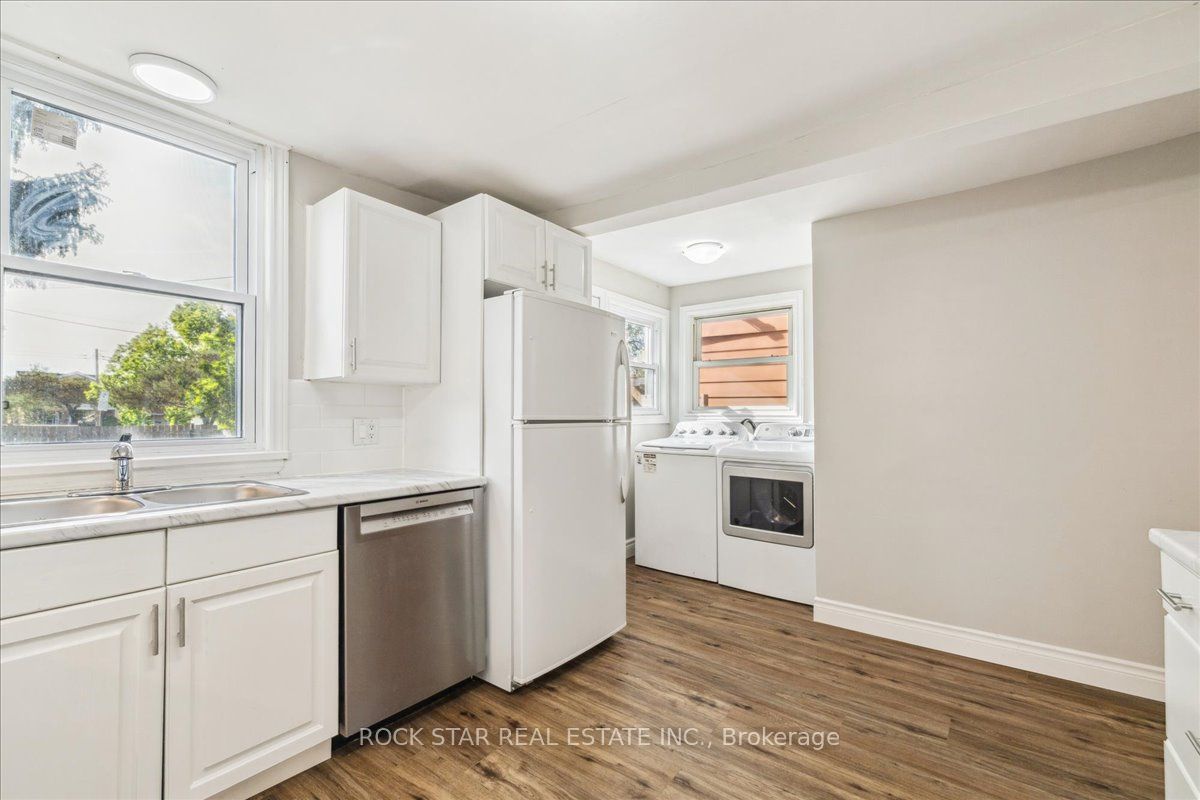 223 Weir Street N Property Photo 24