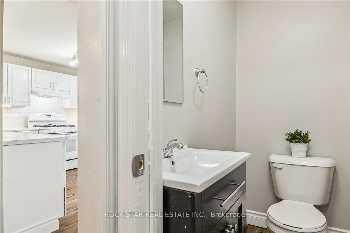 223 Weir Street N Property Photo 26