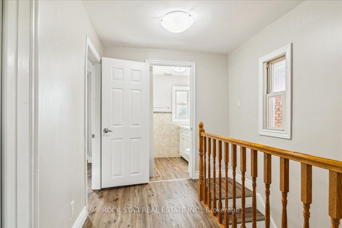 223 Weir Street N Property Photo 27
