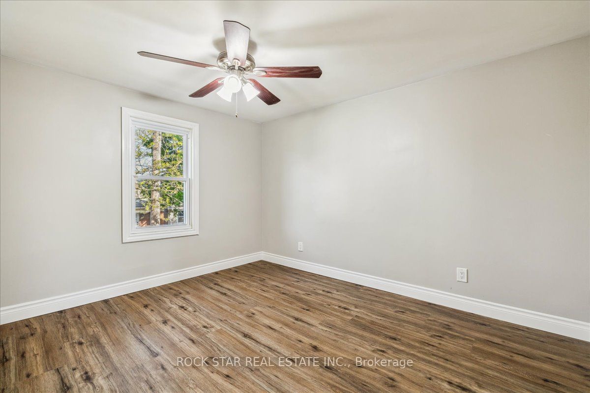 223 Weir Street N Property Photo 29