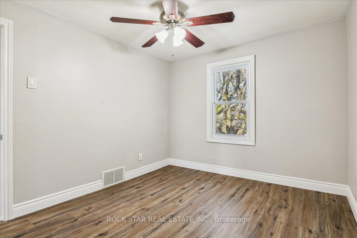 223 Weir Street N Property Photo 31