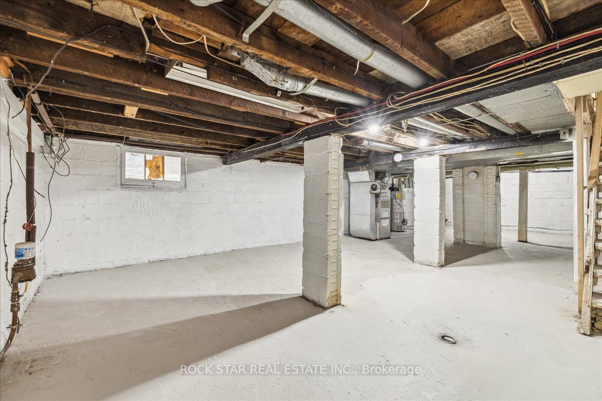 223 Weir Street N Property Photo 41
