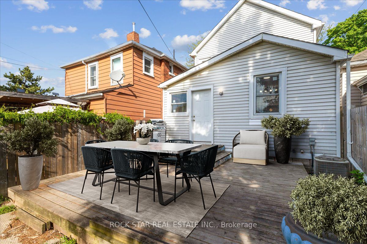 223 Weir Street N Property Photo 43