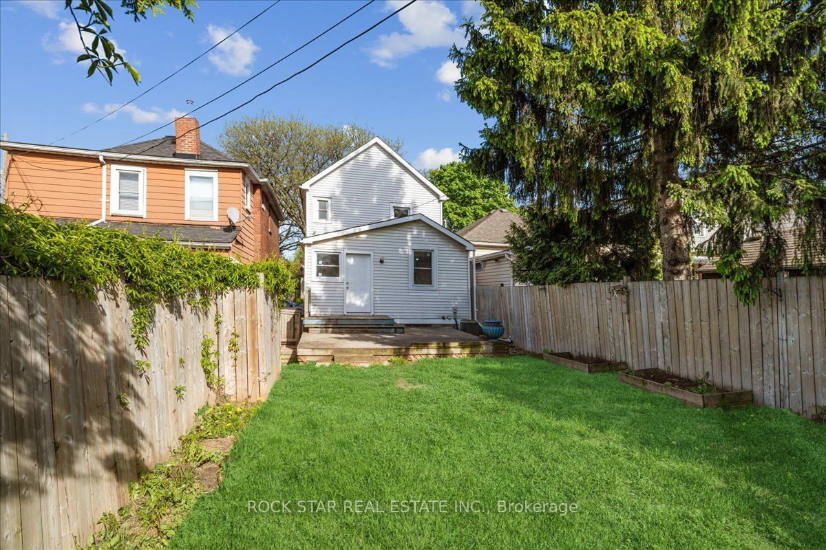 223 Weir Street N Property Photo 46