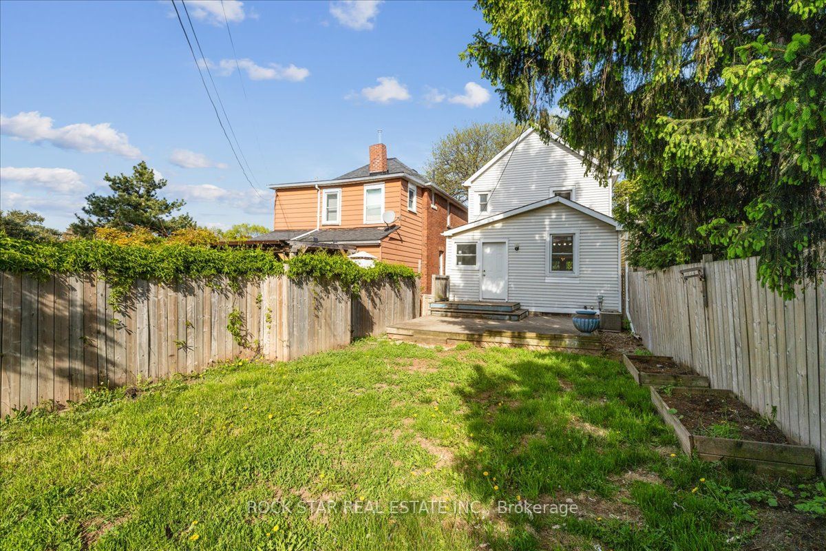 223 Weir Street N Property Photo 47