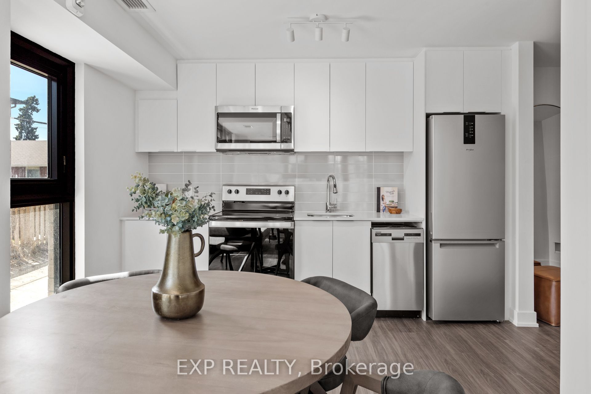 1366 Carling Ave Property Photo 4