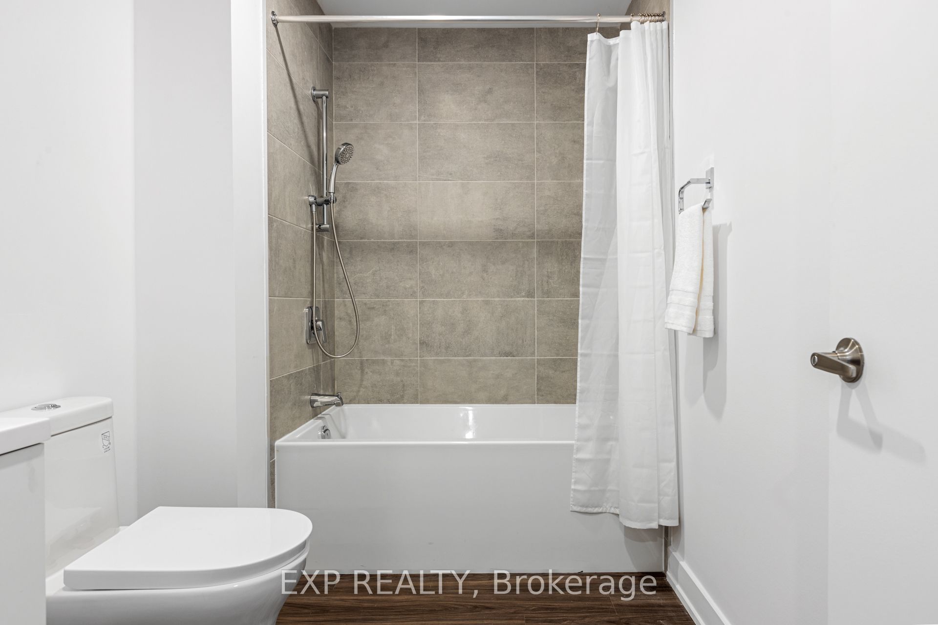 1366 Carling Ave Property Photo 4