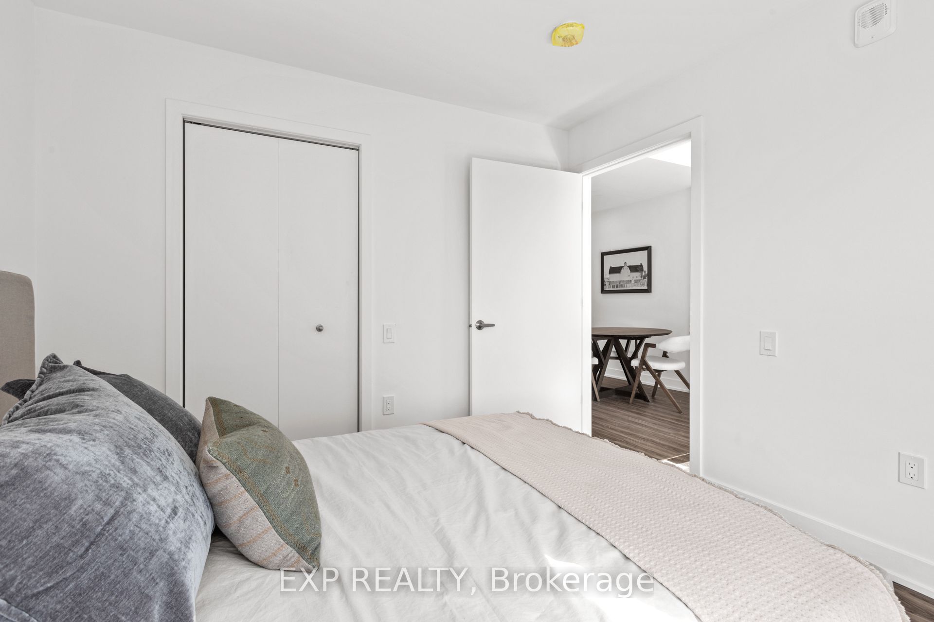 1366 Carling Ave Property Photo 6