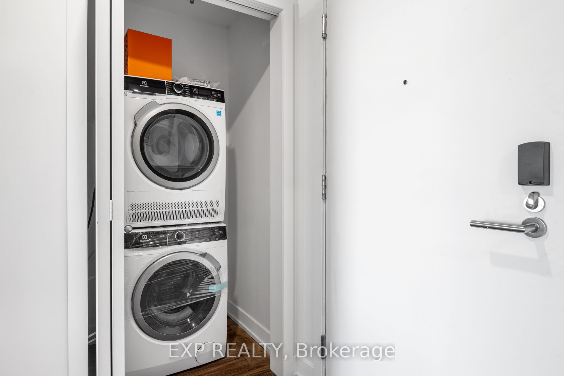 #403 - 1366 Carling Avenue Property Photo 9