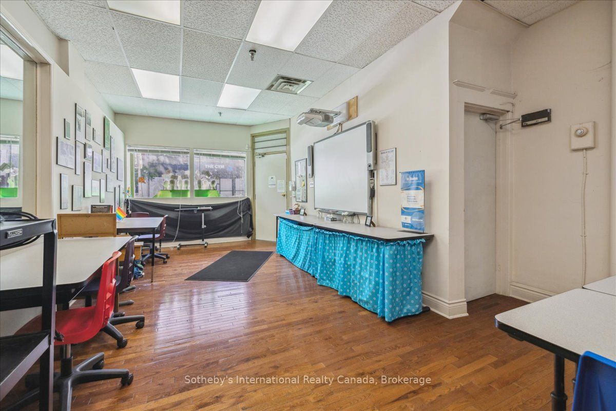 138 James St N Property Photo 6