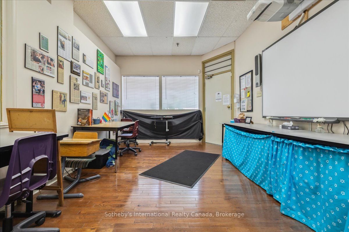 138 James St N Property Photo 7
