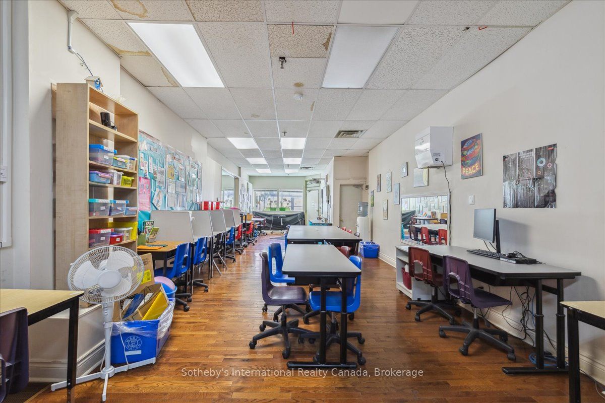 138 James St N Property Photo 12