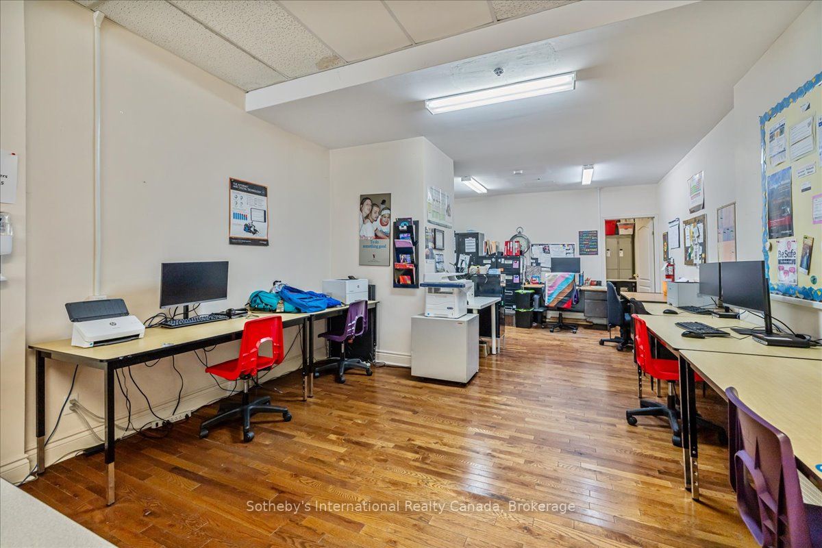 138 James St N Property Photo 16