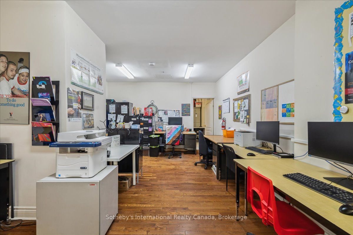 138 James St N Property Photo 17