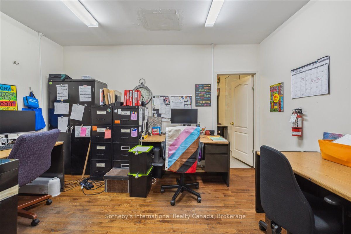 138 James St N Property Photo 18