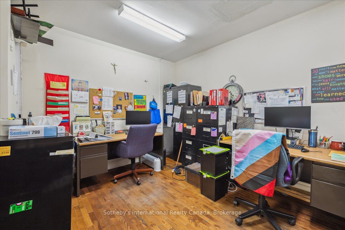 138 James St N Property Photo 19