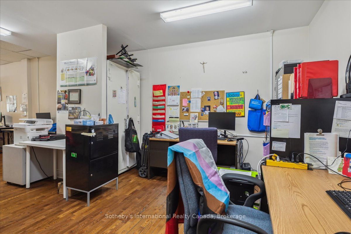 138 James St N Property Photo 20
