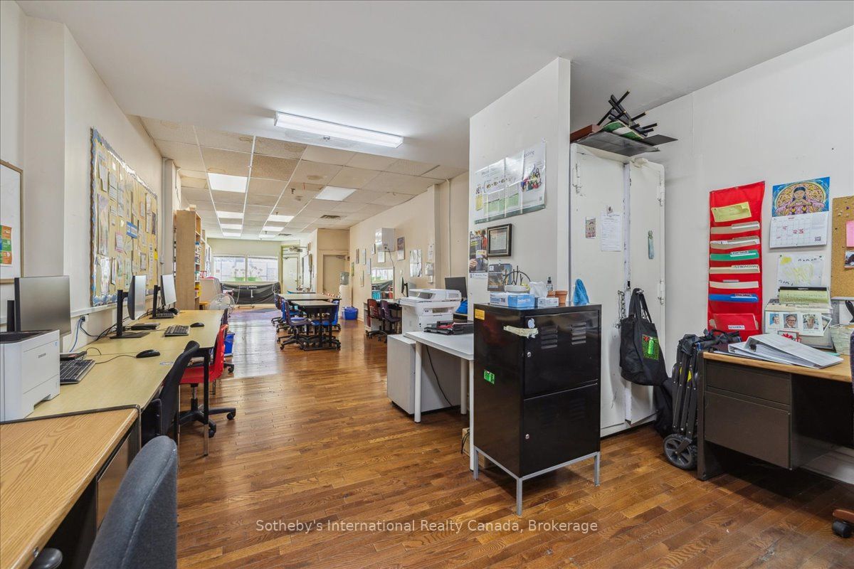 138 James St N Property Photo 21
