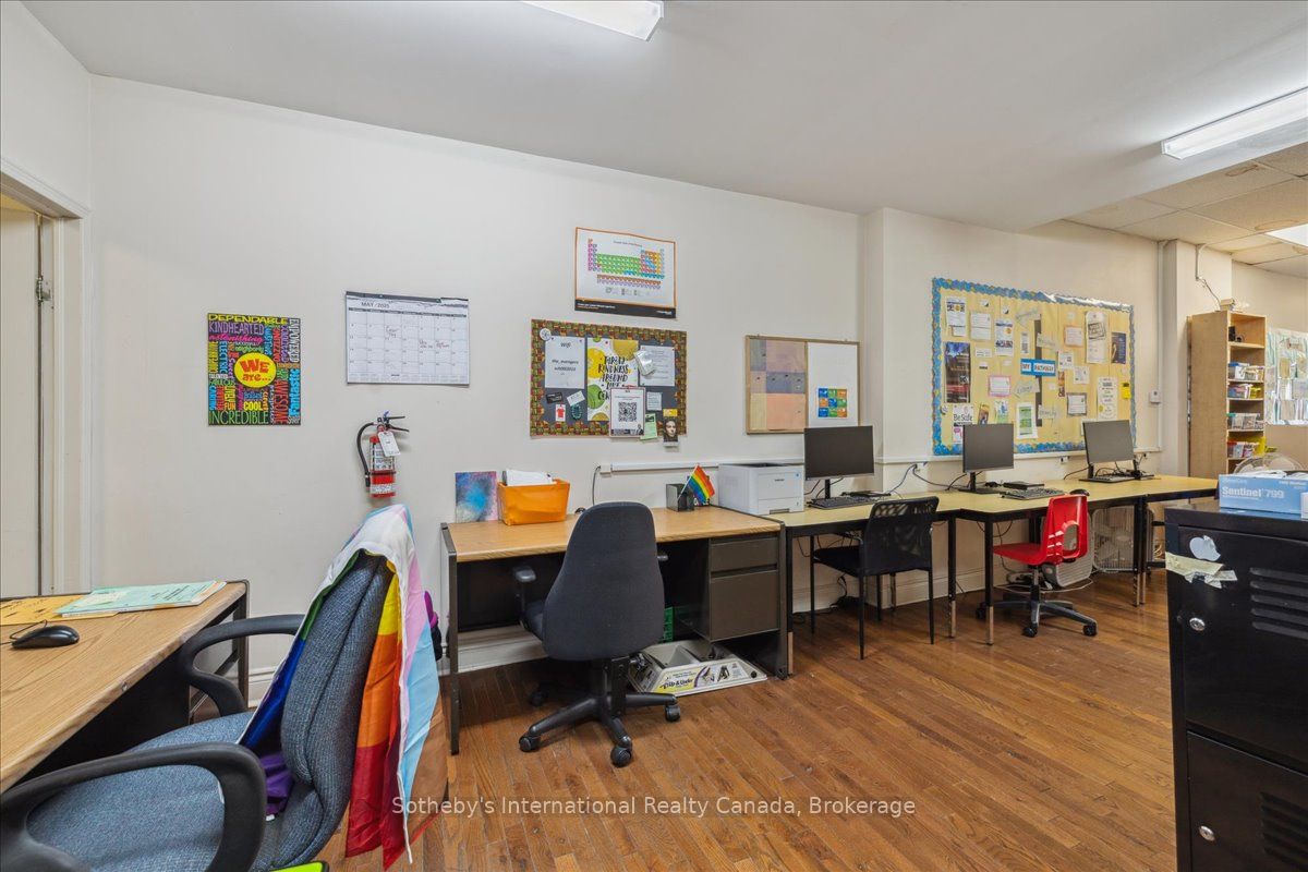 138 James St N Property Photo 22
