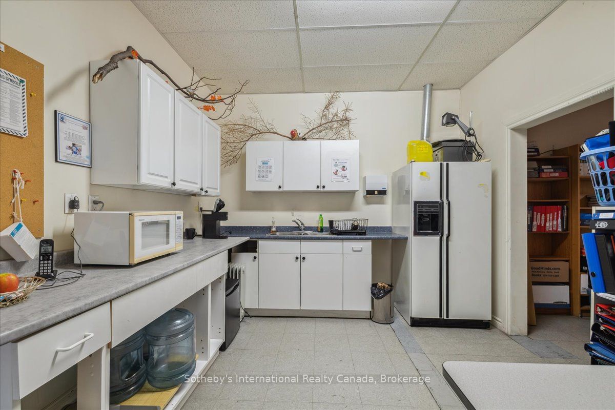 138 James St N Property Photo 24