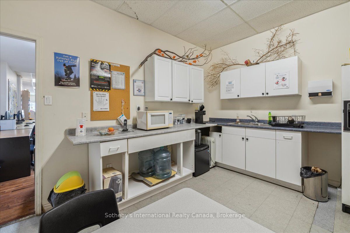 138 James St N Property Photo 25
