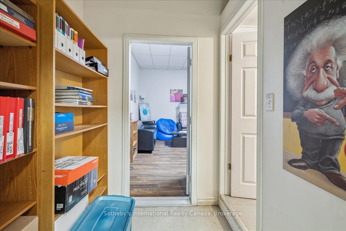138 James St N Property Photo 27