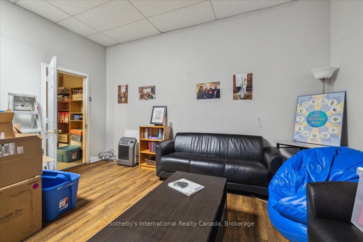 138 James St N Property Photo 31