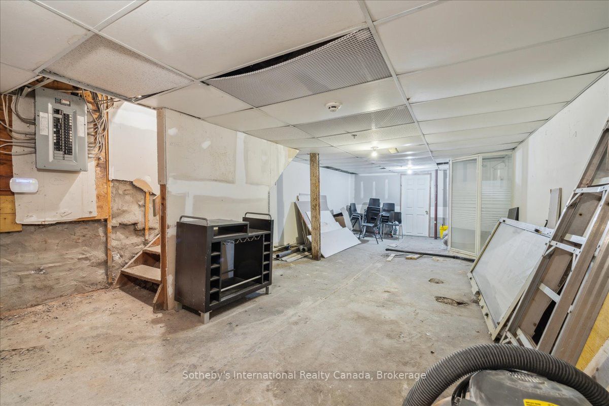 138 James St N Property Photo 33