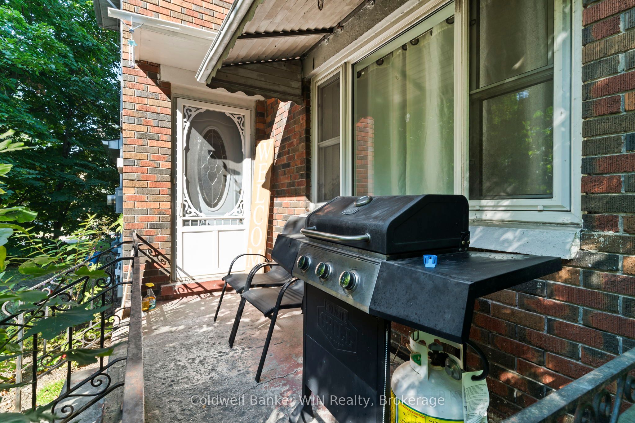 121 Queen Street W Property Photo 4