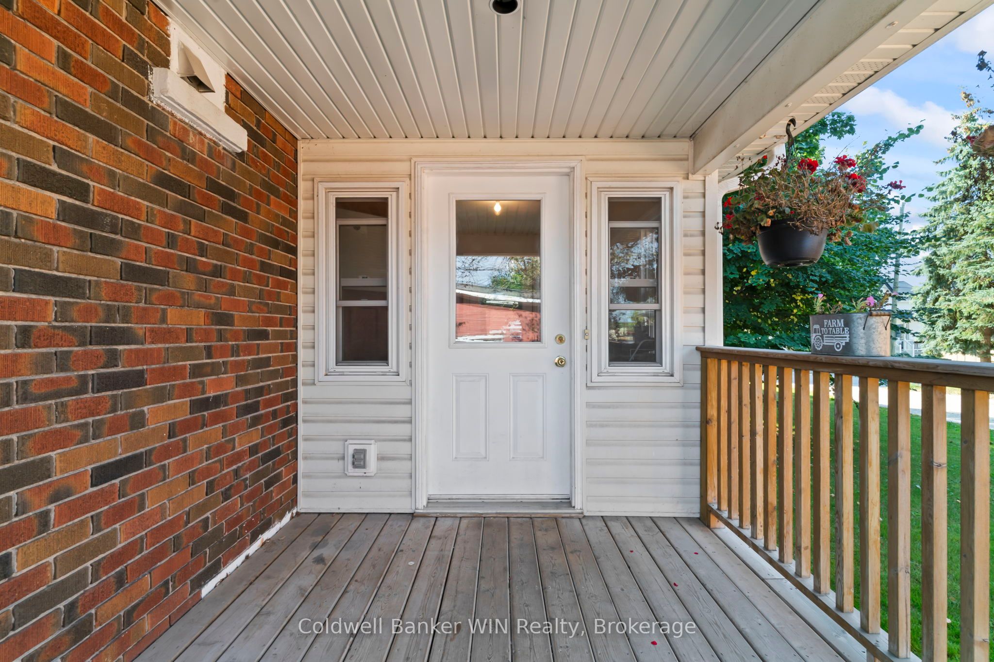 121 Queen Street W Property Photo 6
