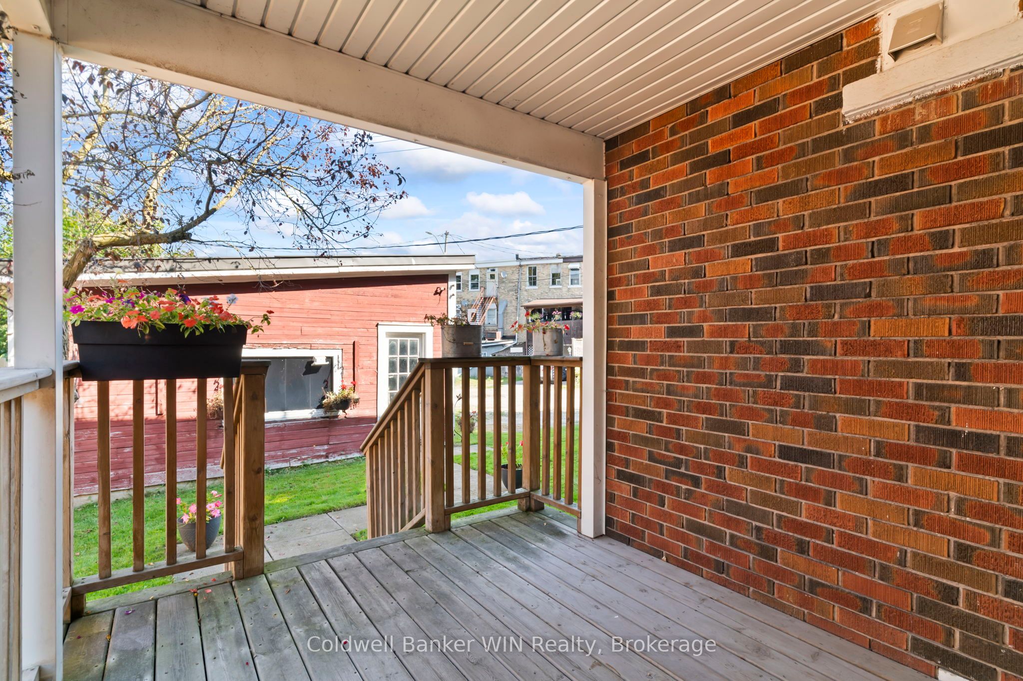 121 Queen Street W Property Photo 7