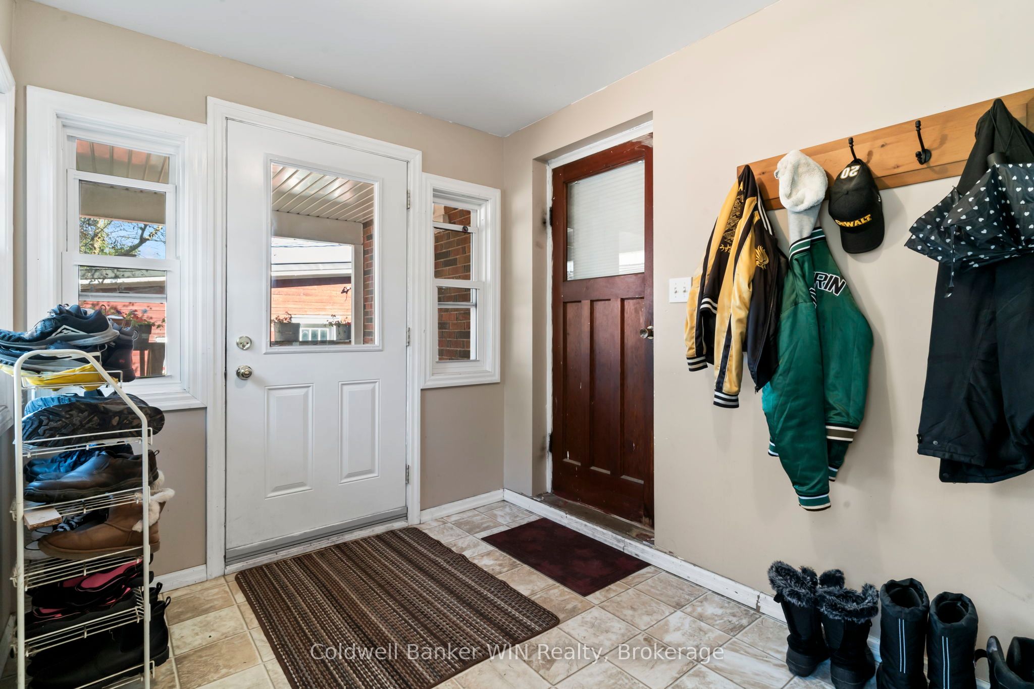 121 Queen Street W Property Photo 8