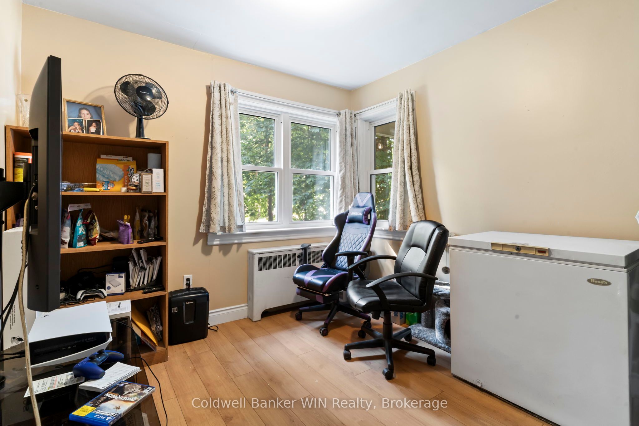 121 Queen Street W Property Photo 11
