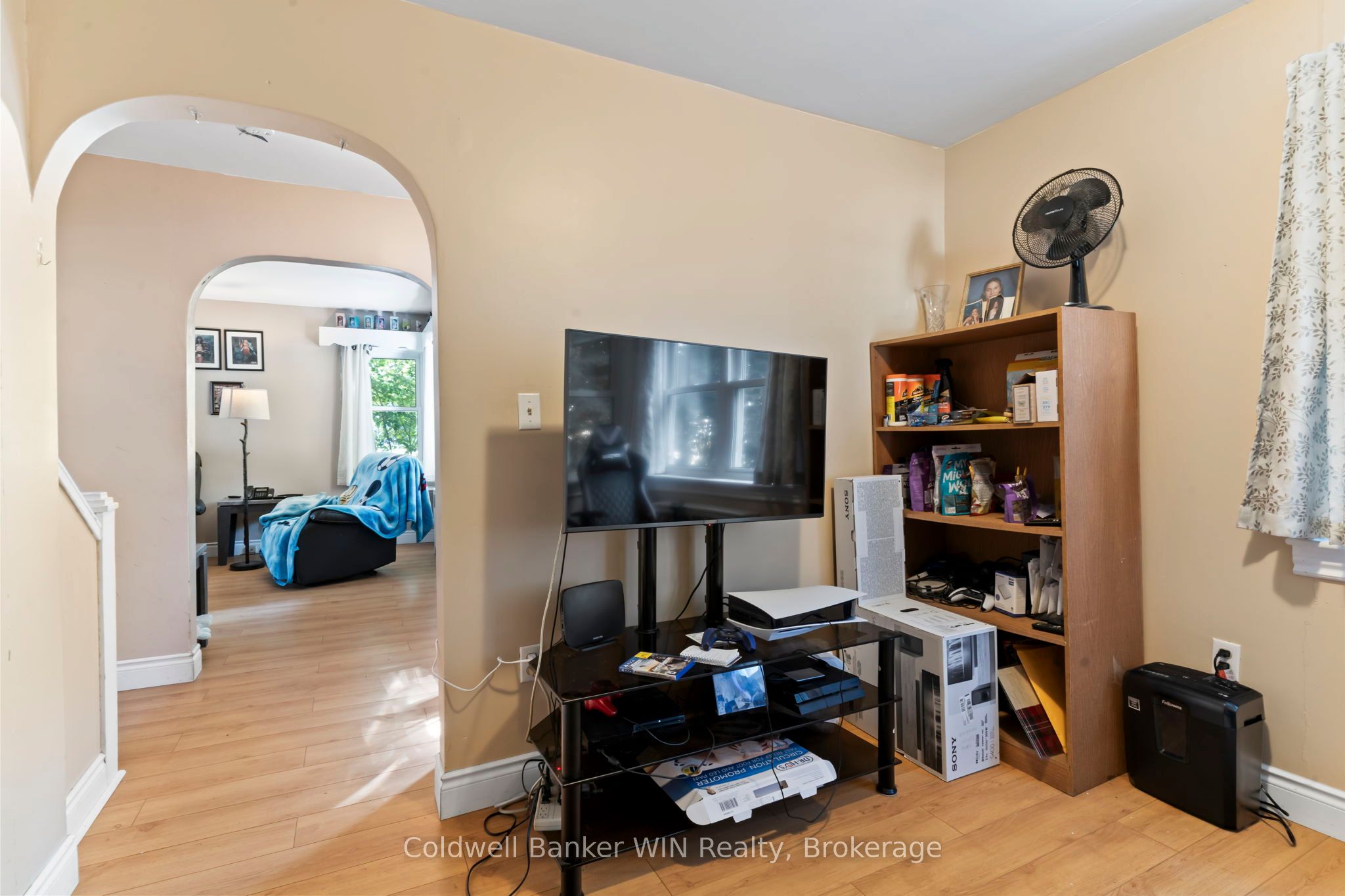 121 Queen Street W Property Photo 12