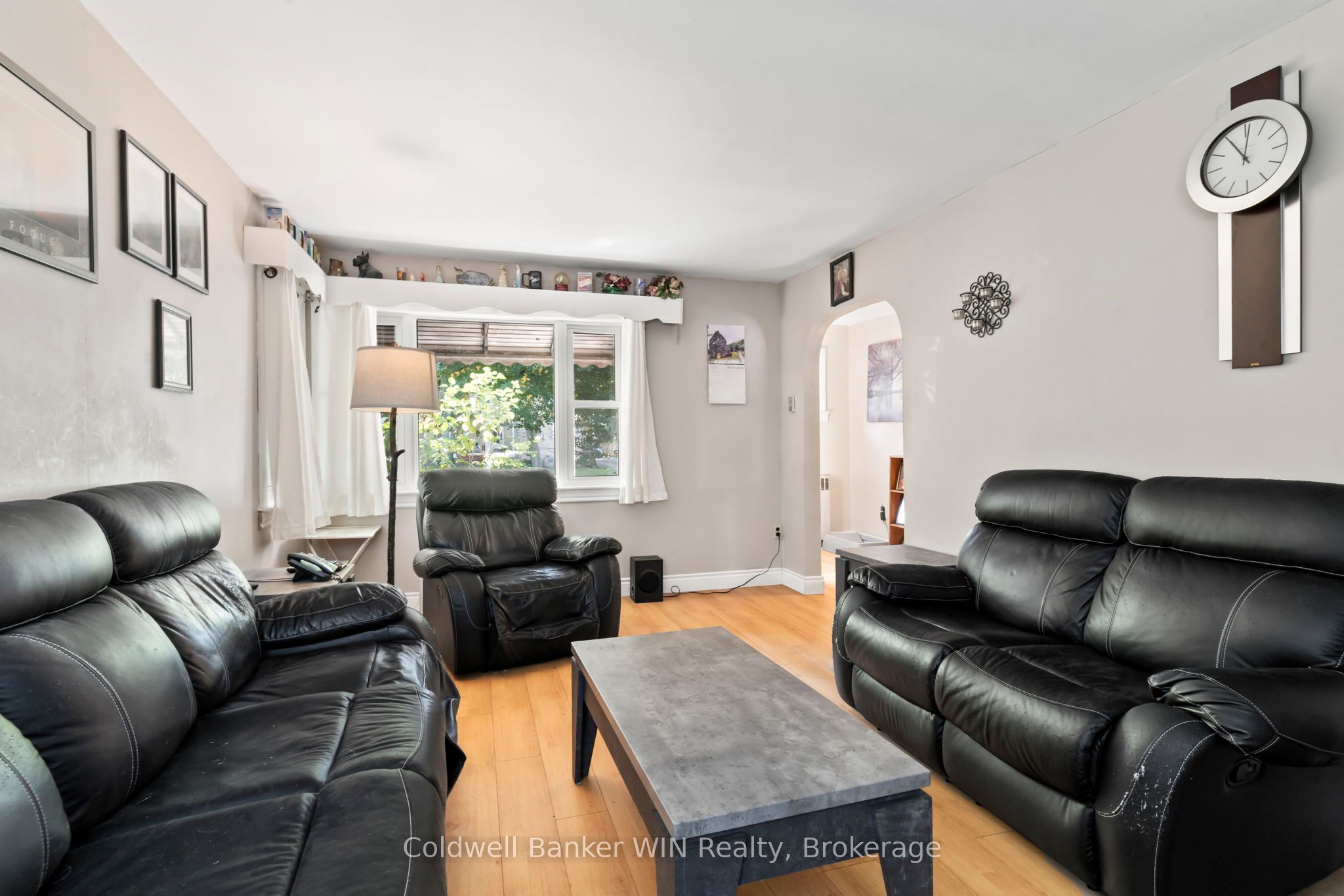 121 Queen Street W Property Photo 13