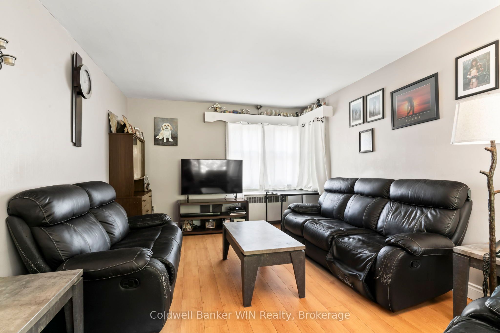121 Queen Street W Property Photo 14