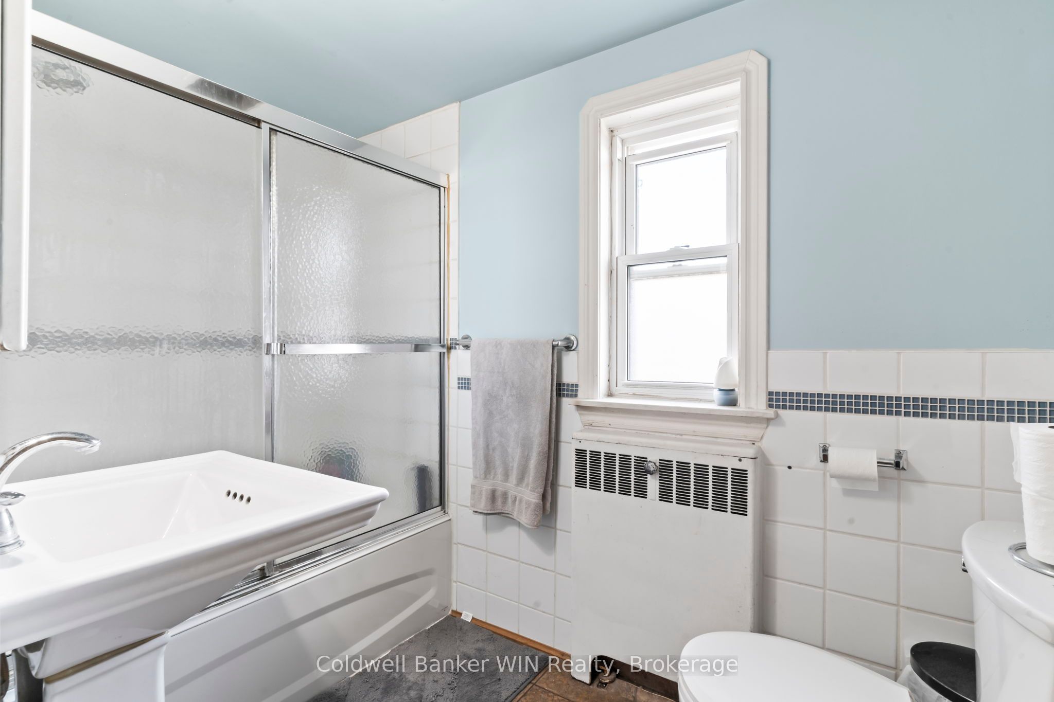 121 Queen Street W Property Photo 15