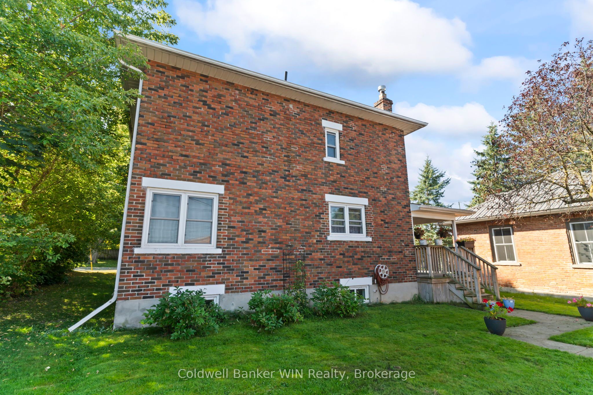 121 Queen Street W Property Photo 22