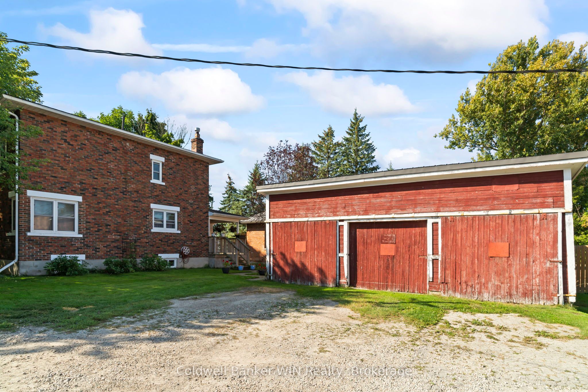 121 Queen Street W Property Photo 23