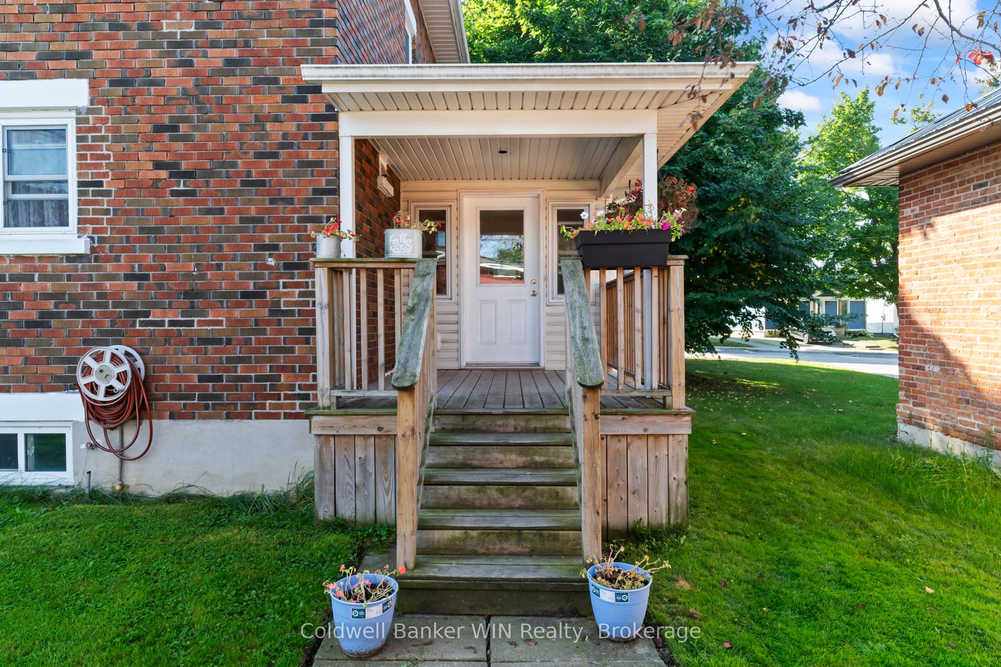 121 Queen Street W Property Photo 24