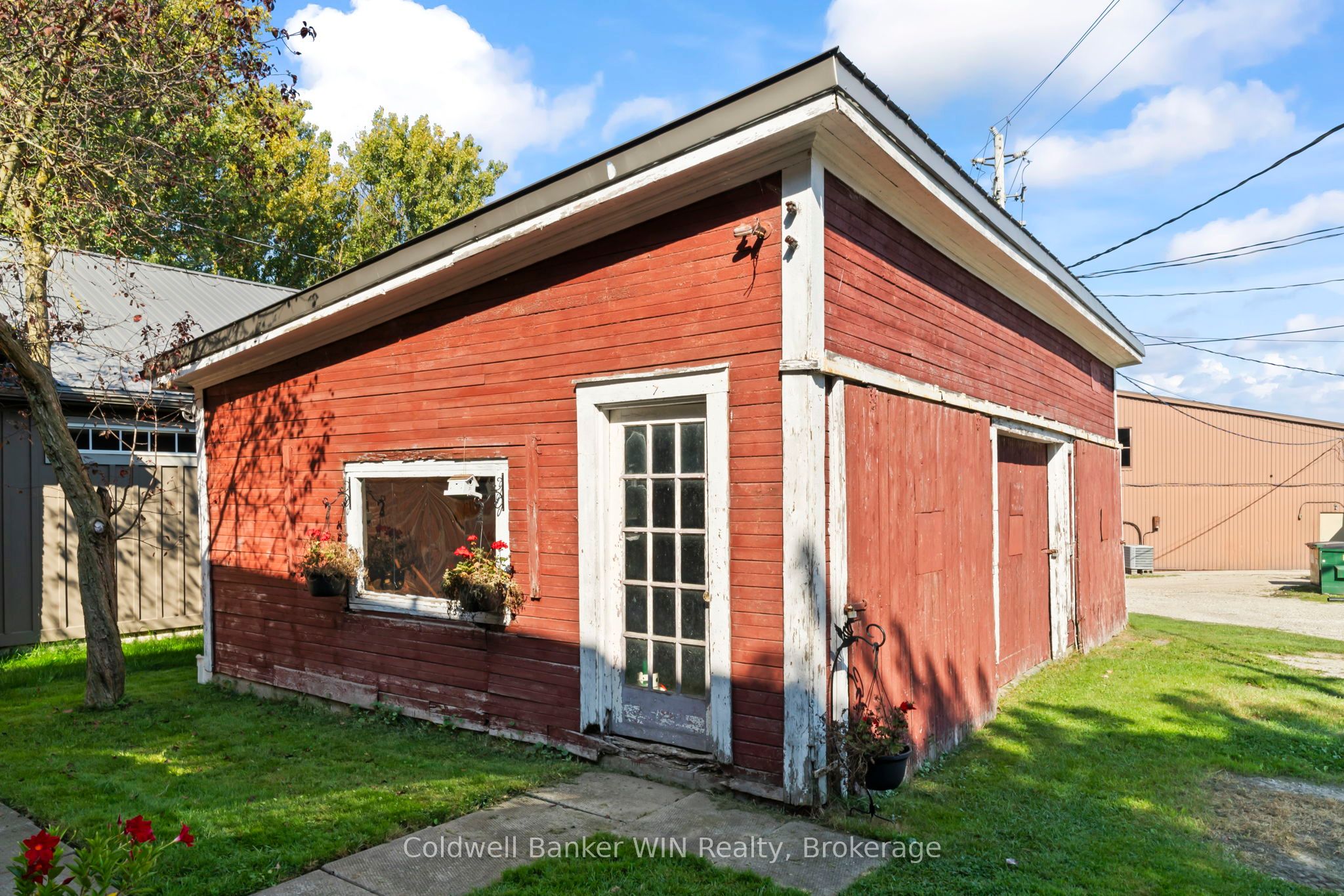 121 Queen Street W Property Photo 25