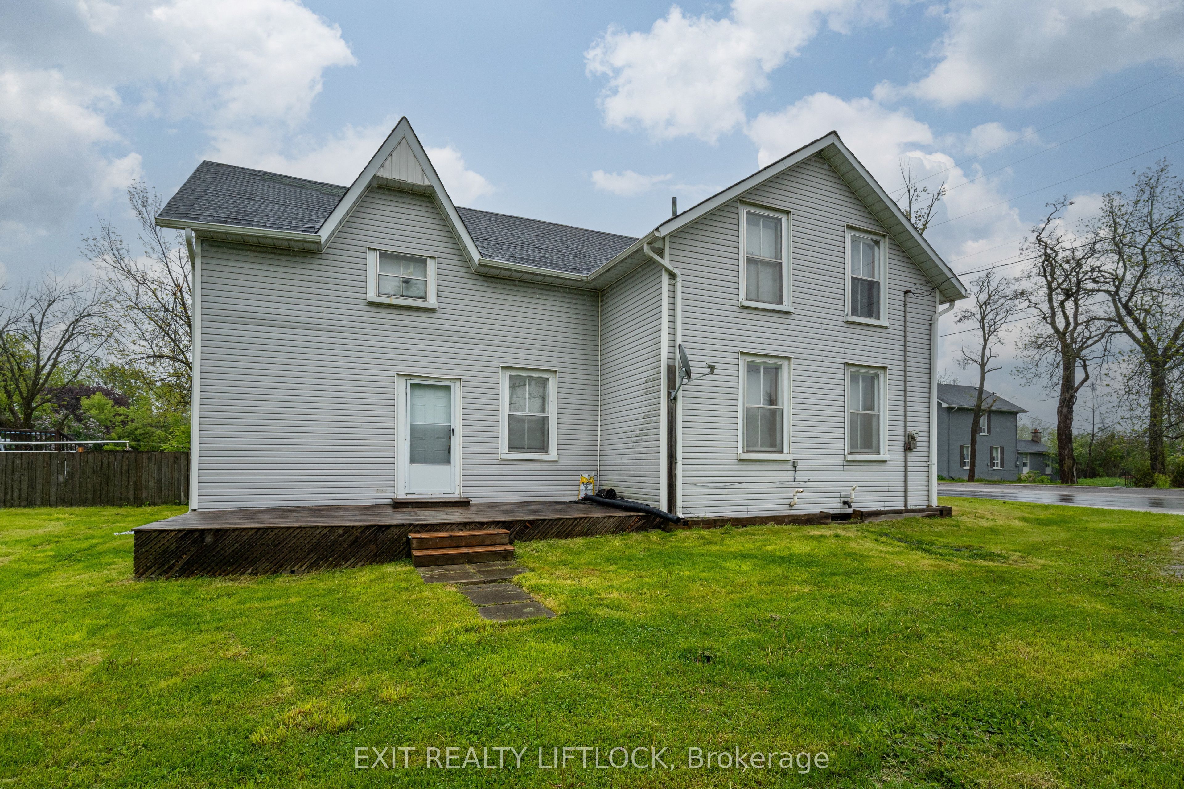 25 King Street W Property Photo 2
