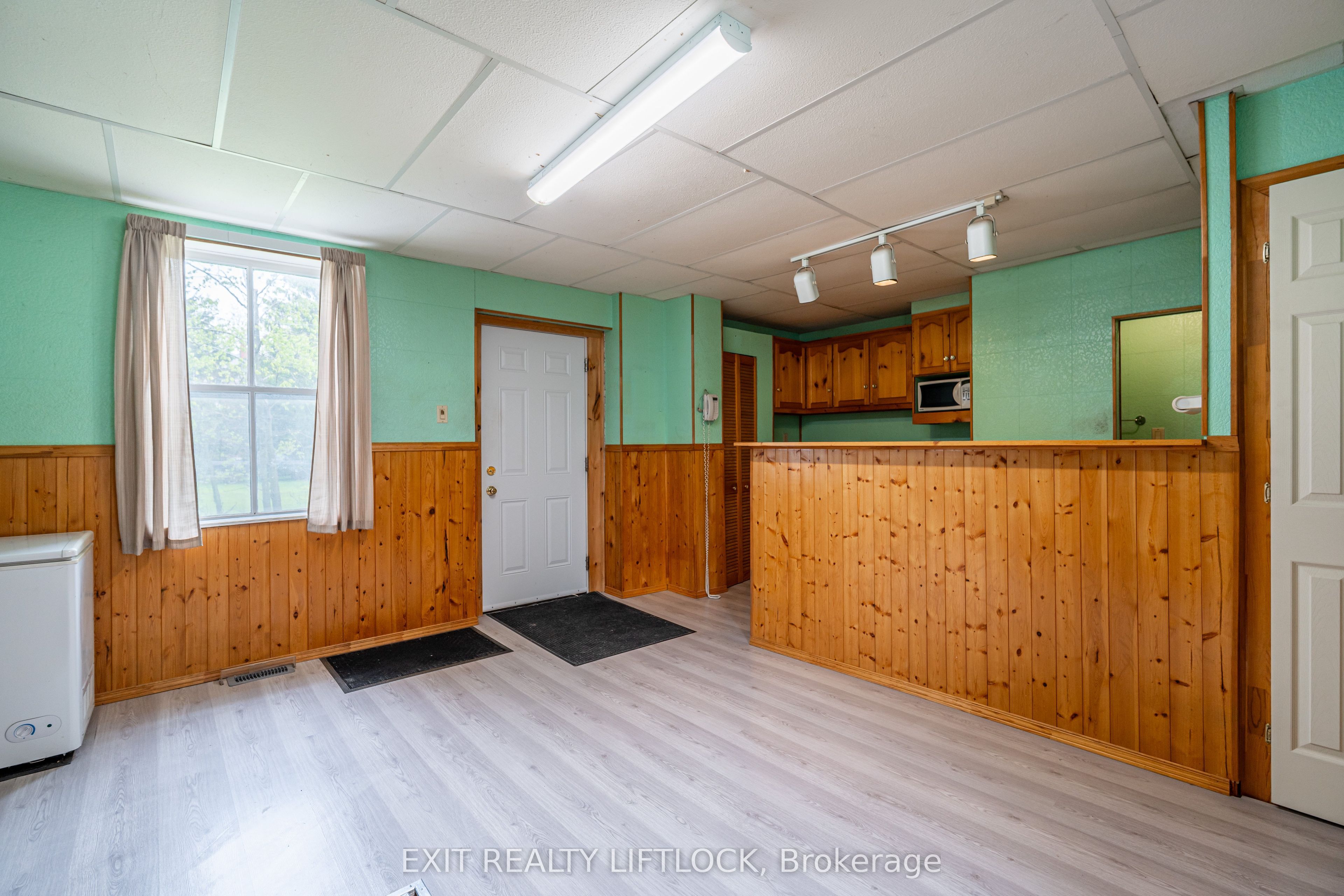 25 King Street W Property Photo 4