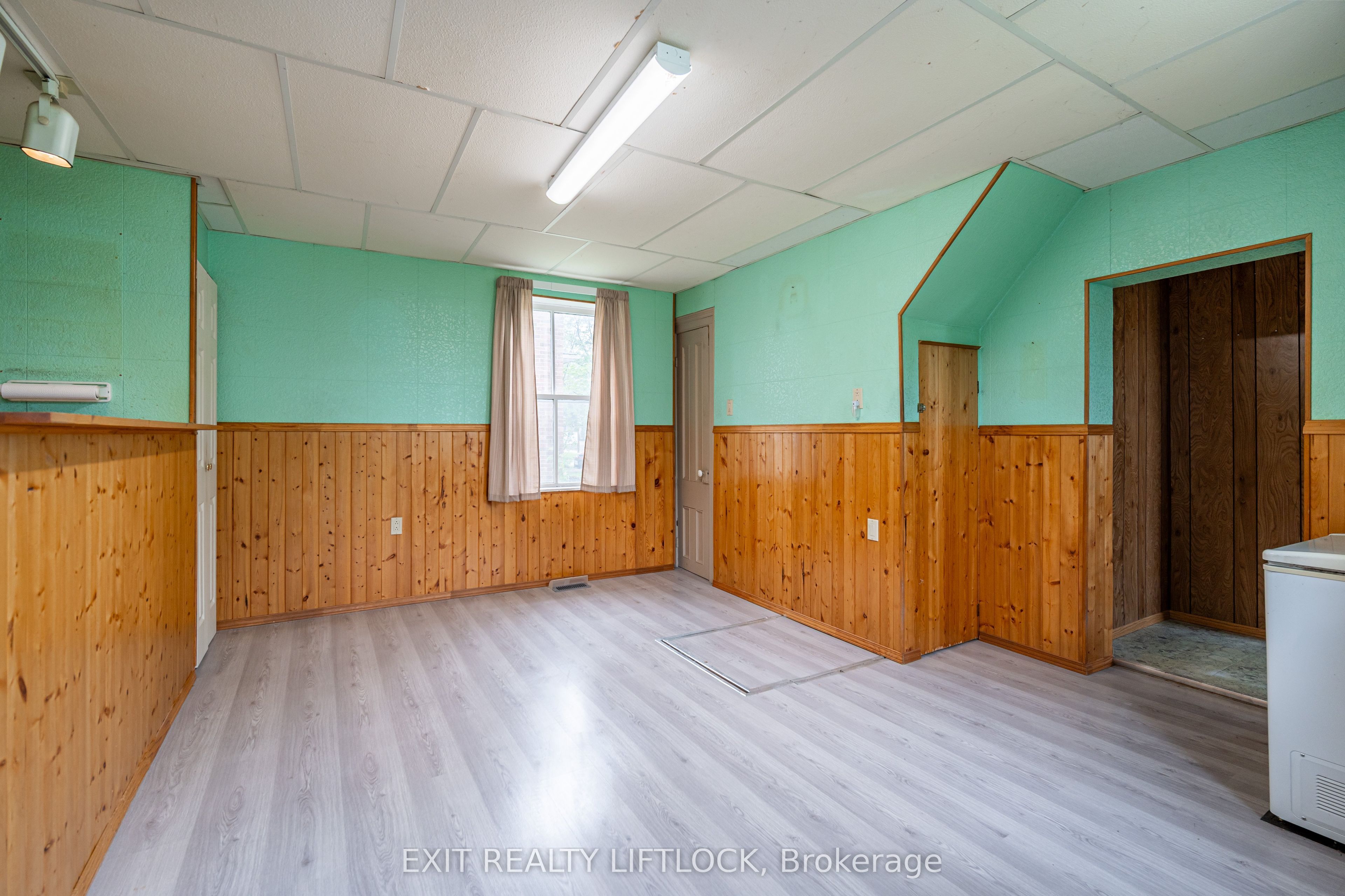 25 King Street W Property Photo 6