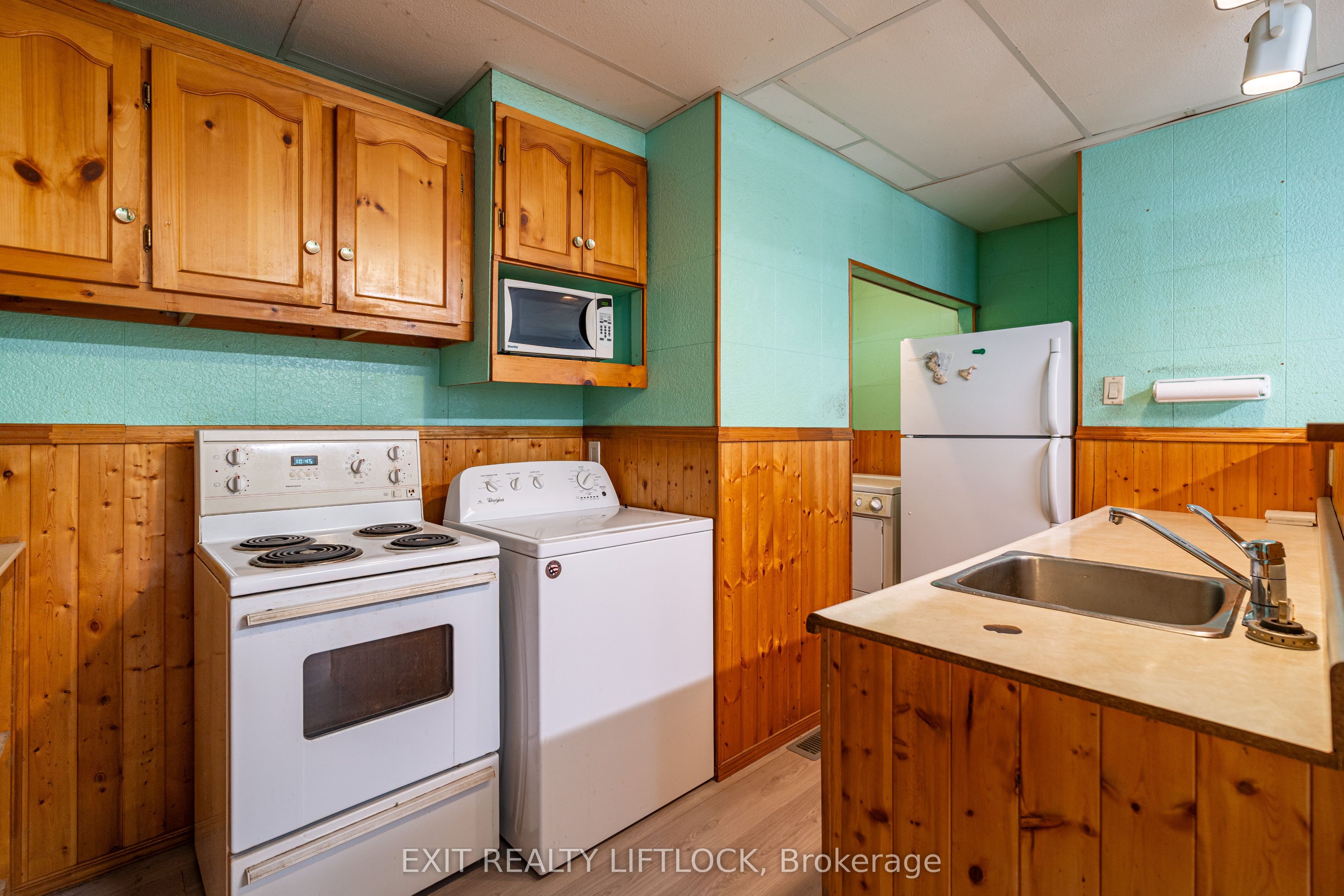 25 King Street W Property Photo 7