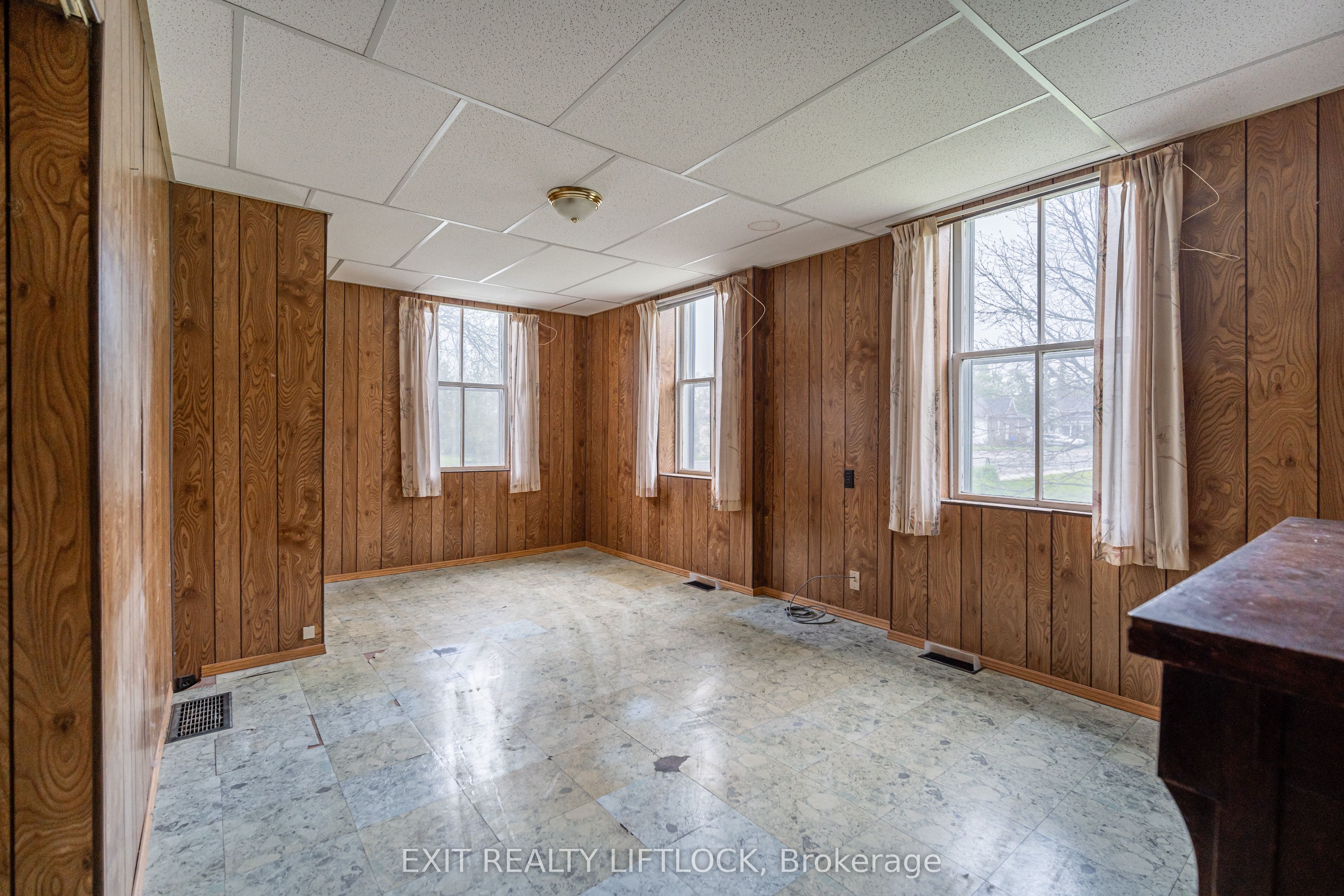 25 King Street W Property Photo 8